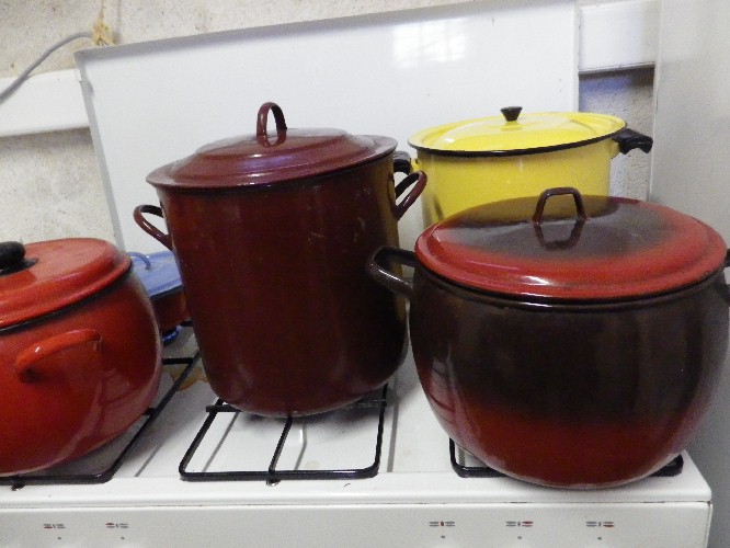 Batterie de marmites émaillées  pour décoction, mordançage et teinture